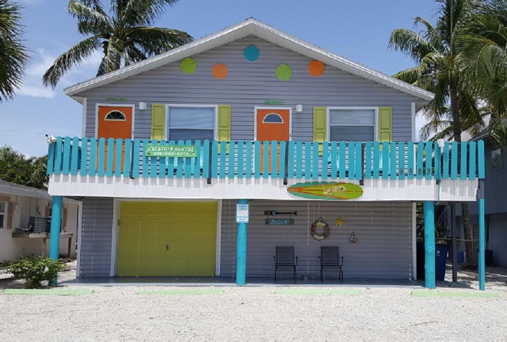 5583 Estero Blvd Iguana Mama's Beach House - main image